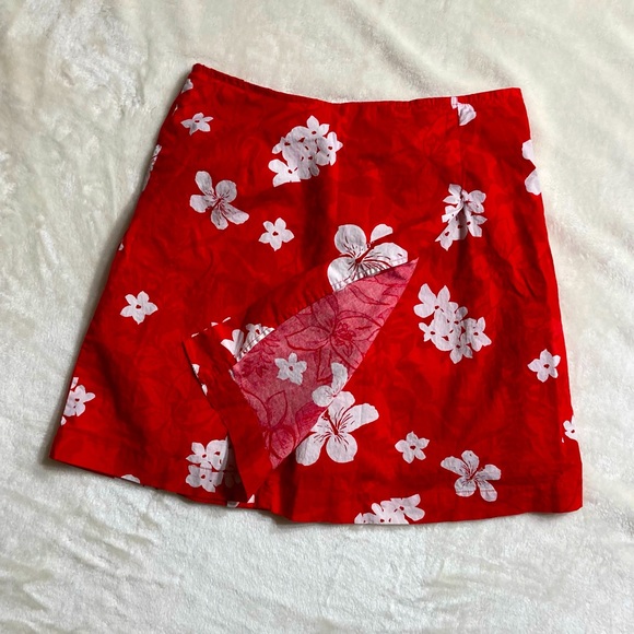 White Stag Dresses & Skirts - White Stag Red Hawaiian Skort. | Women’s Size 6